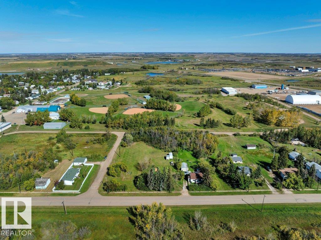 4748 50 Av Property Photo 17