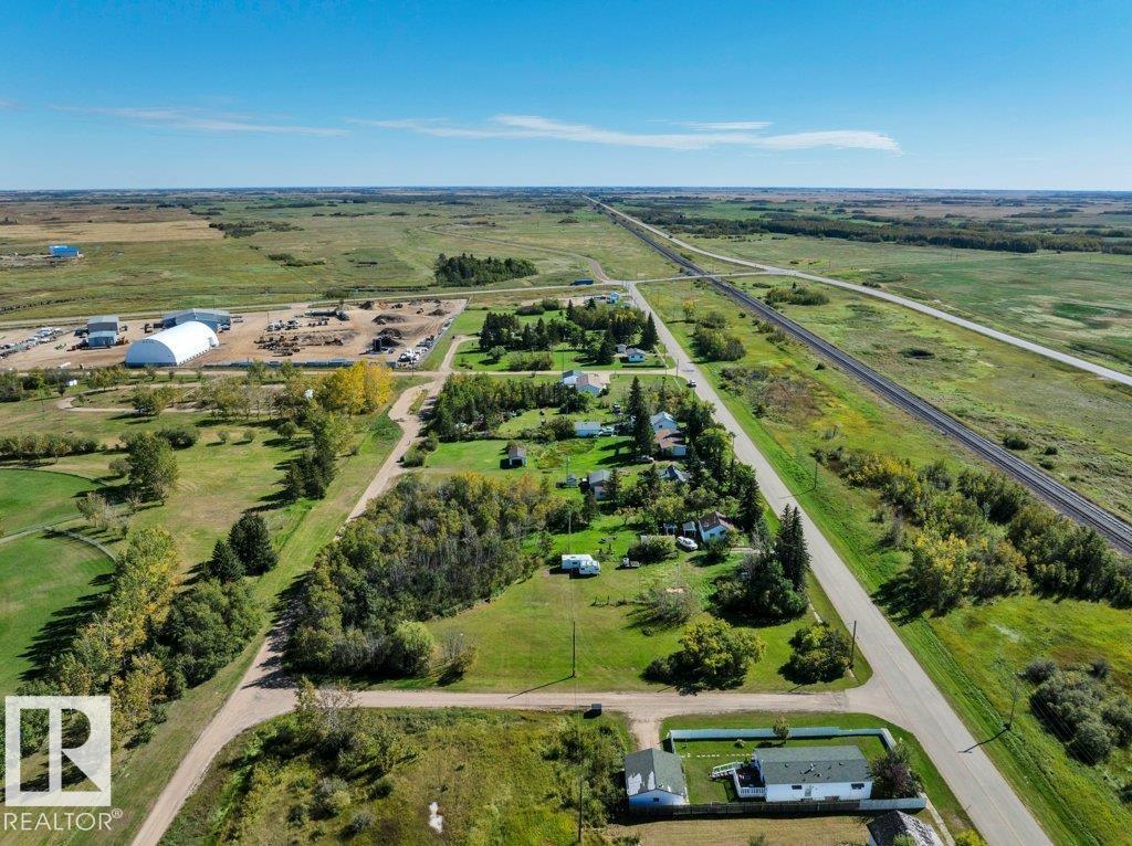 4748 50 Av Property Photo 22