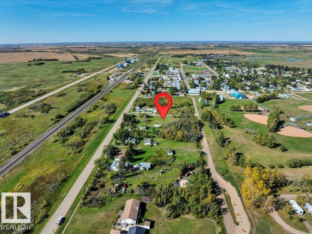 4748 50 Av Property Photo 24