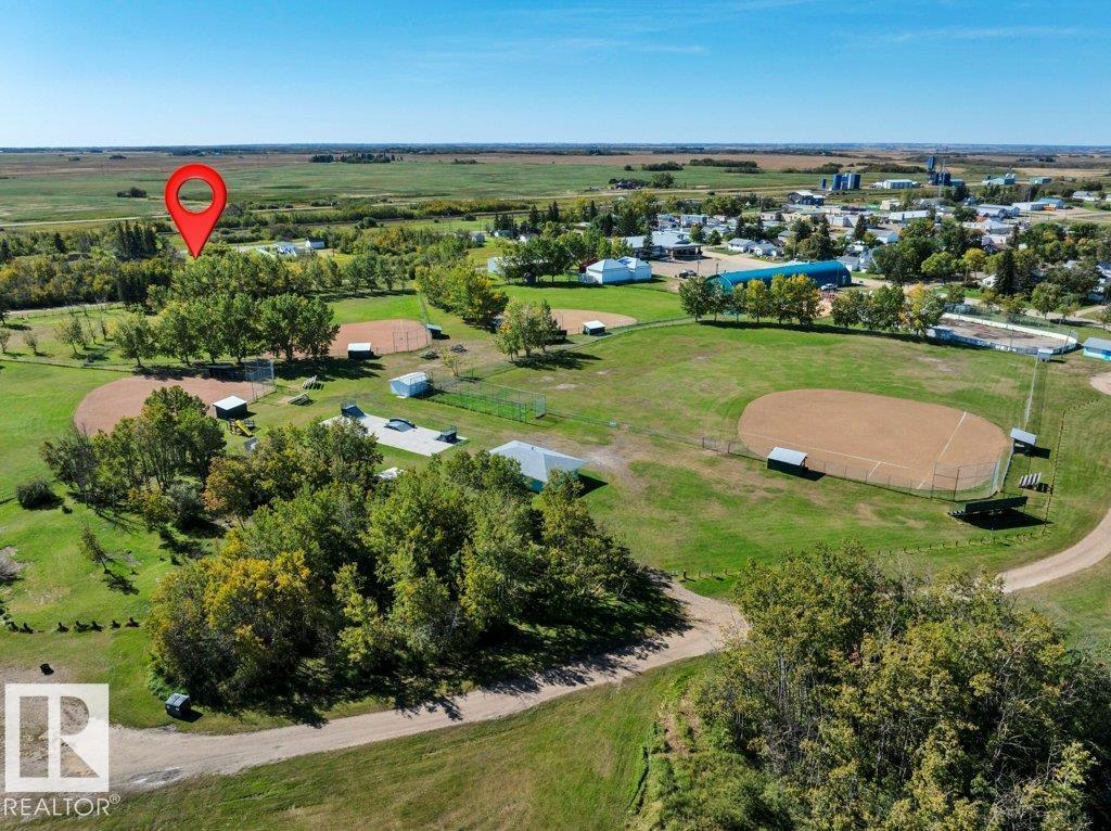 4748 50 Av Property Photo 26