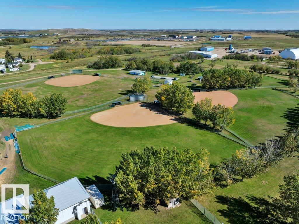 4748 50 Av Property Photo 27