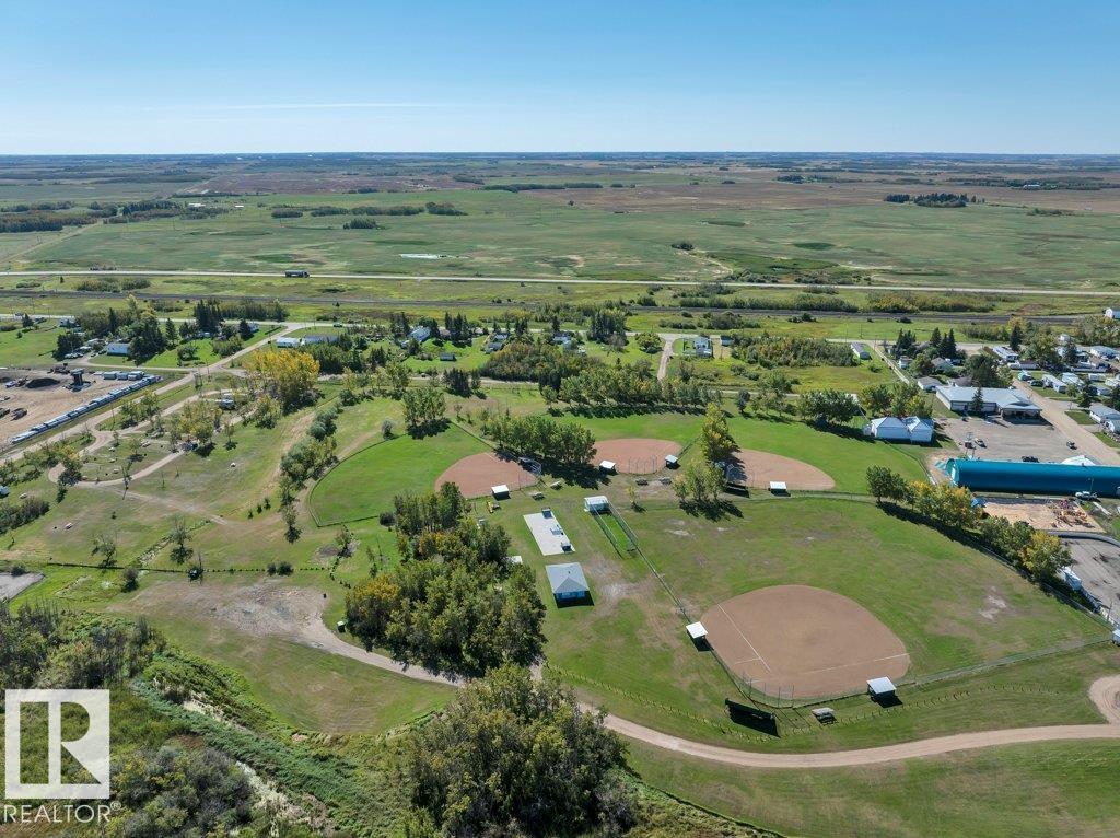 4748 50 Av Property Photo 28