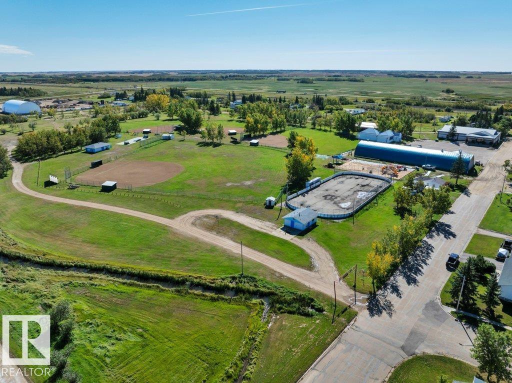 4748 50 Av Property Photo 31