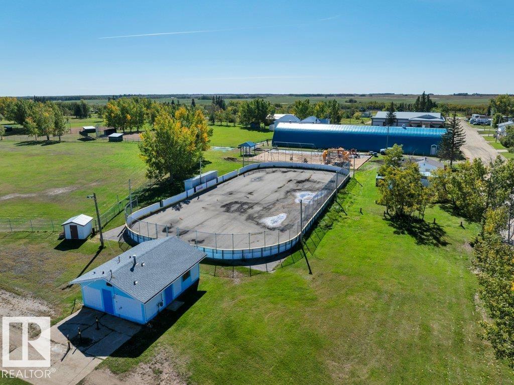 4748 50 Av Property Photo 32
