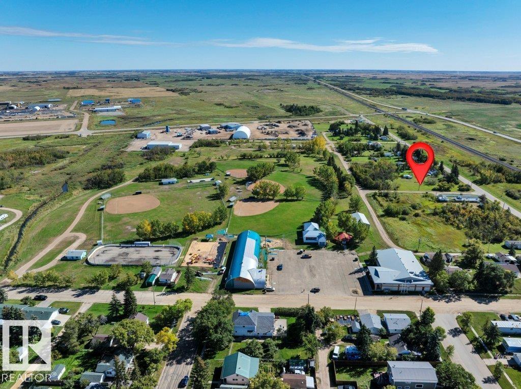 4748 50 Av Property Photo 36