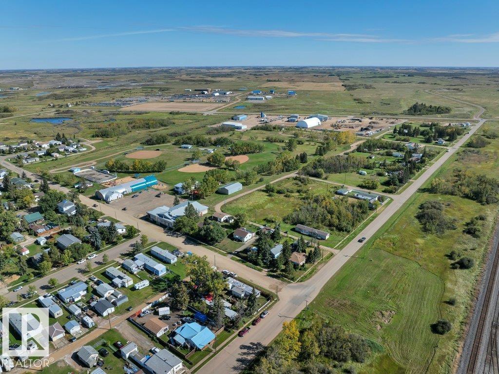 4748 50 Av Property Photo 38