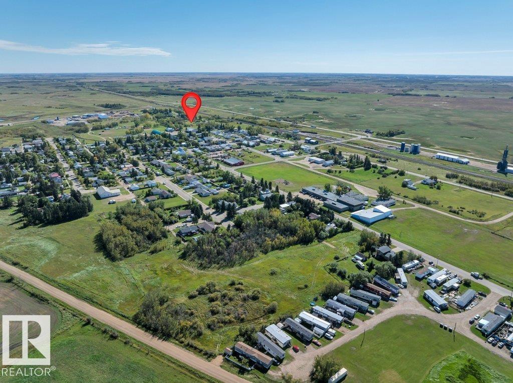 4748 50 Av Property Photo 42