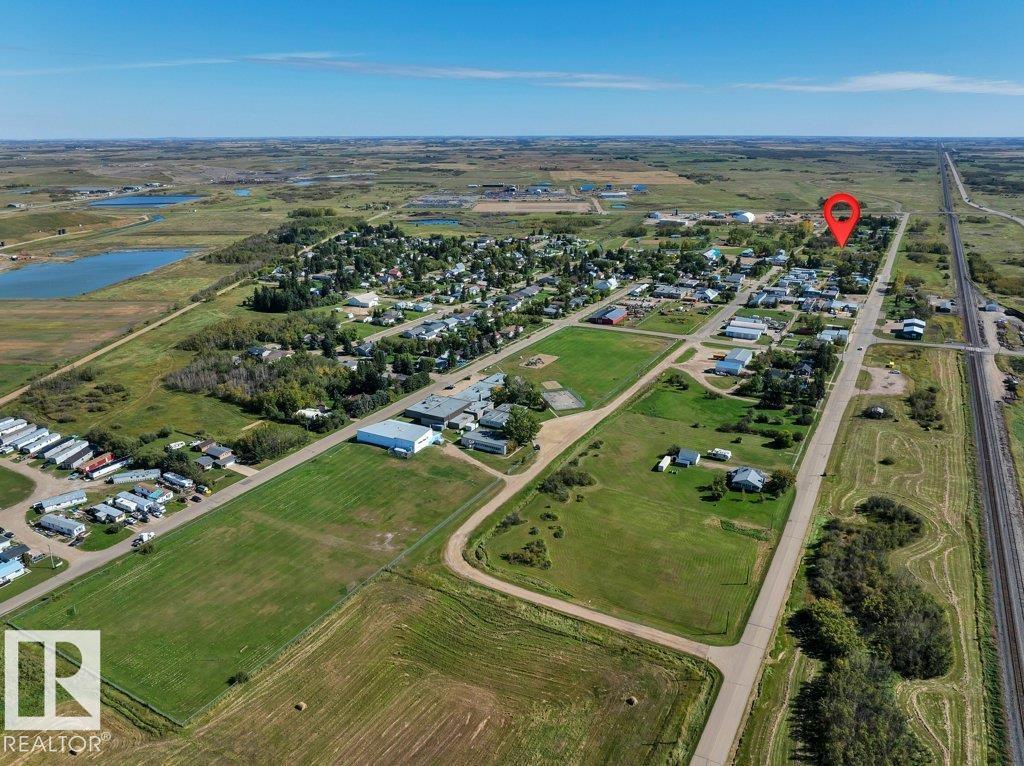 4748 50 Av Property Photo 44