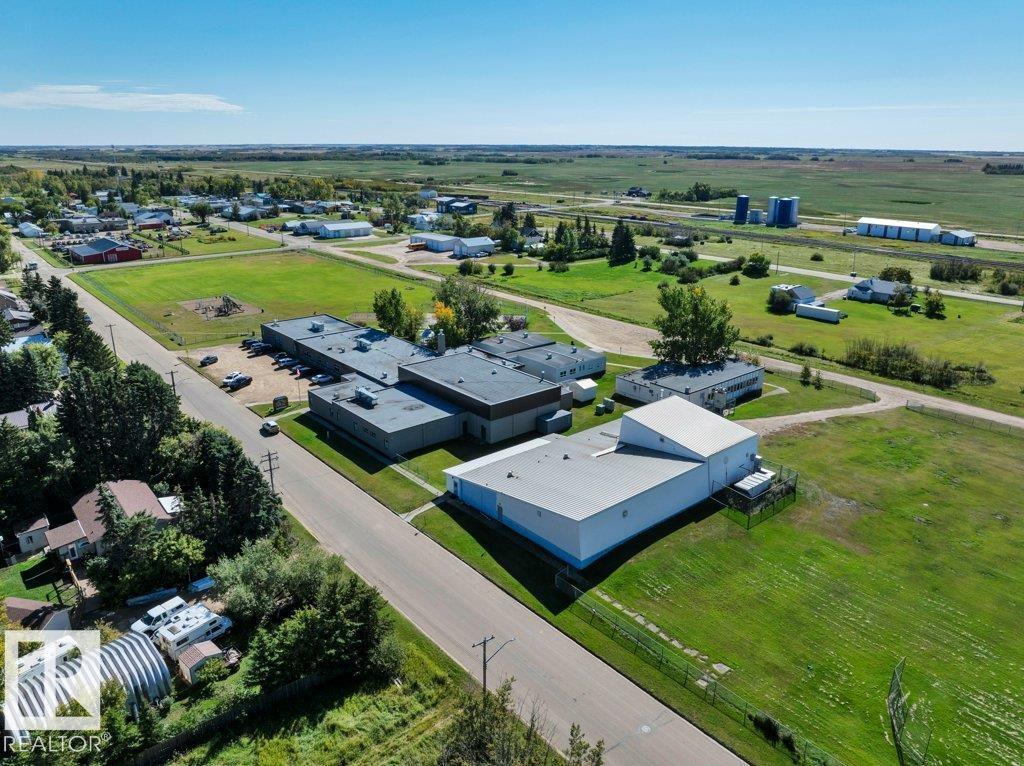 4748 50 Av Property Photo 45