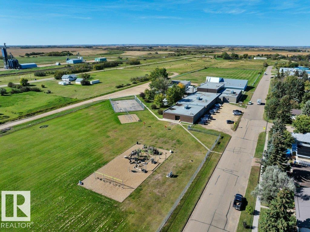 4748 50 Av Property Photo 46