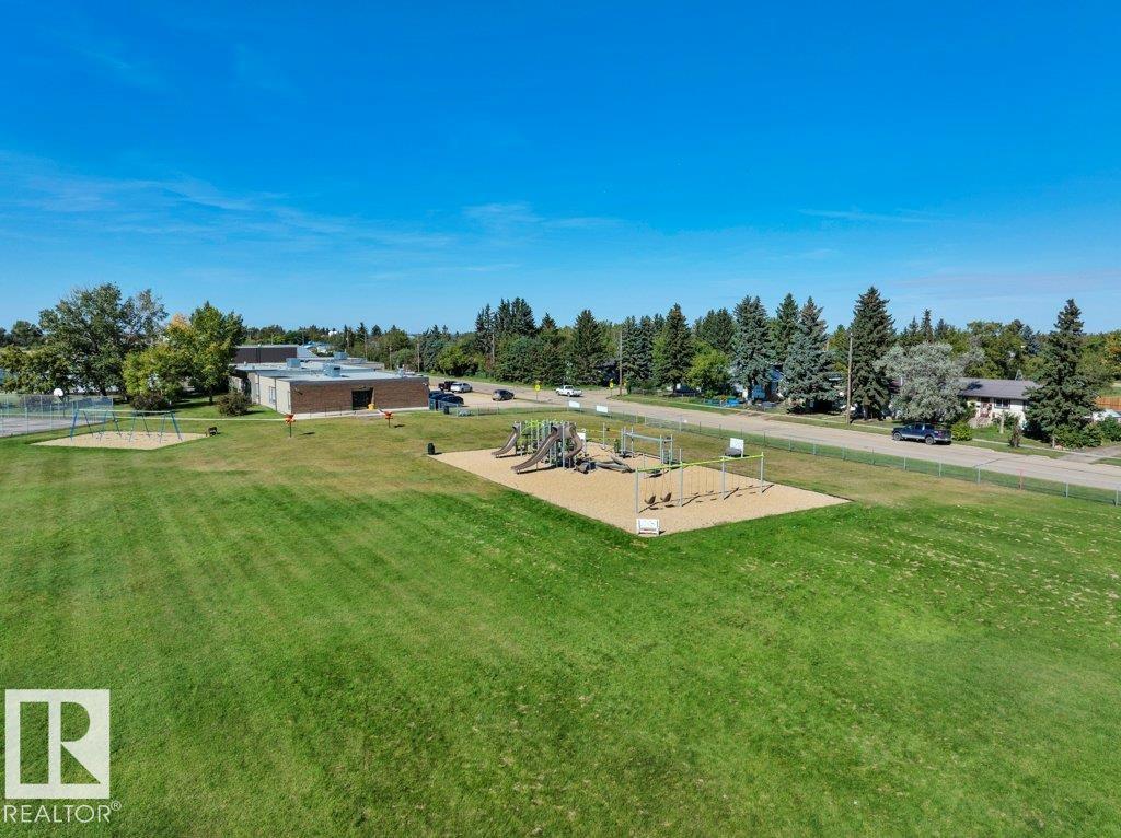 4748 50 Av Property Photo 47