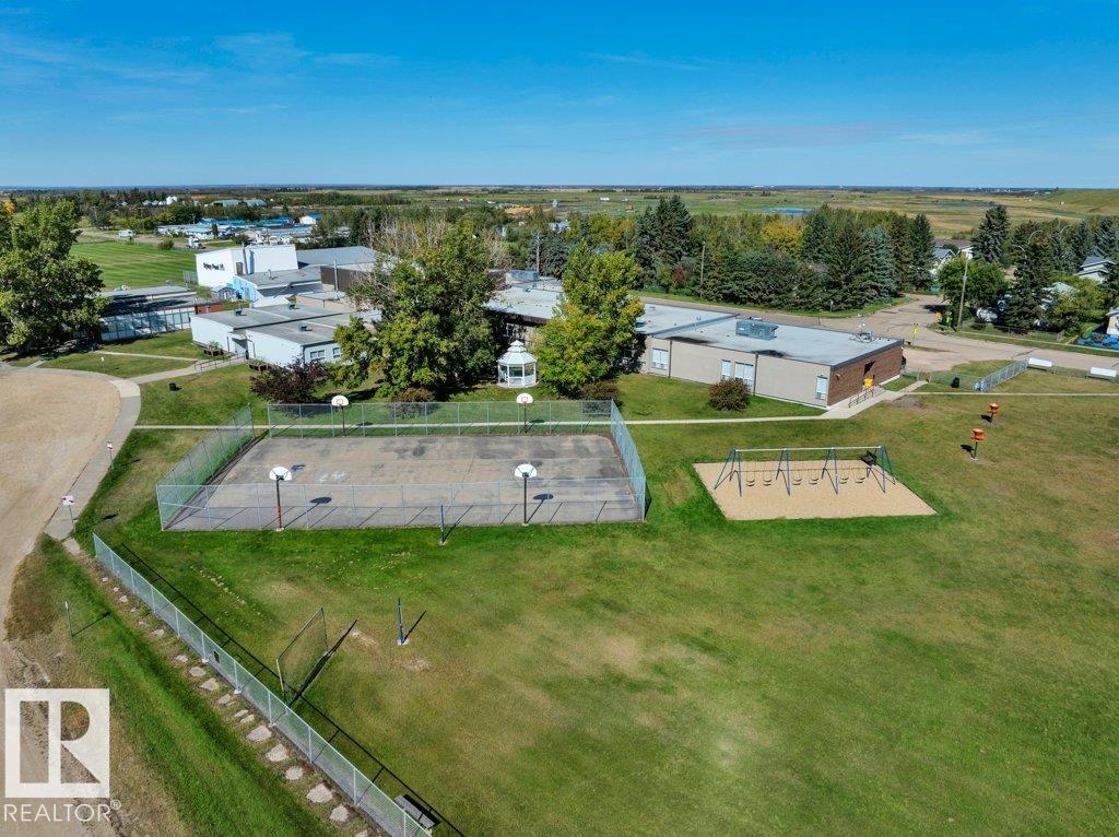 4748 50 Av Property Photo 48
