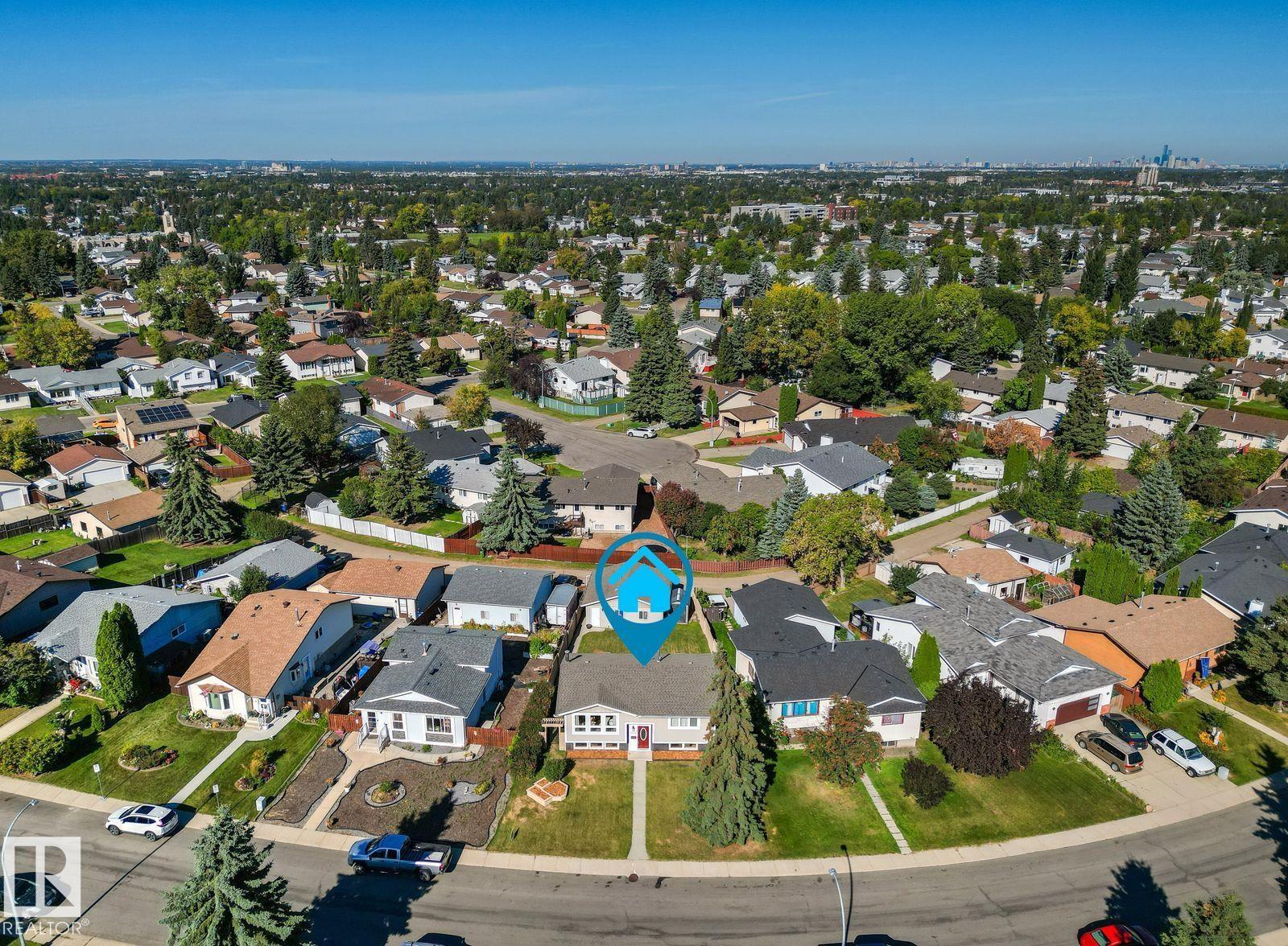5208 10 Av Nw Property Photo 2