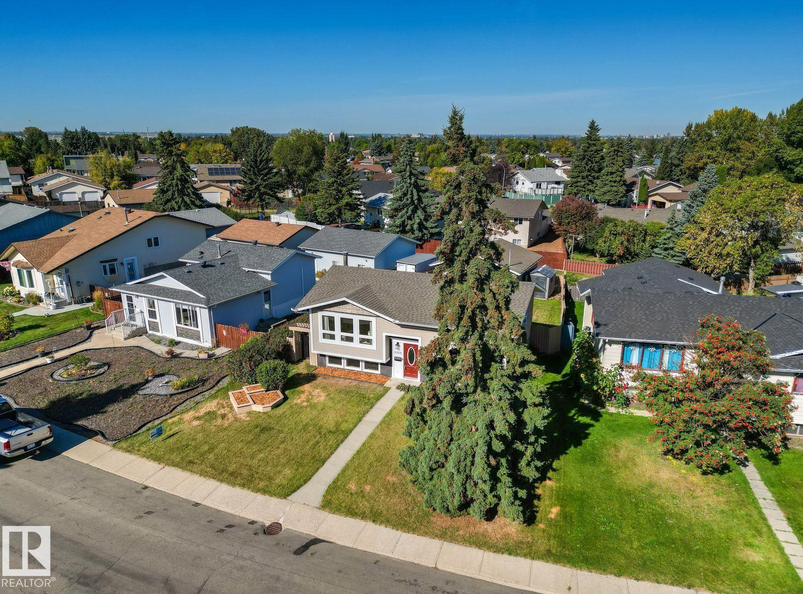 5208 10 Av Nw Property Photo 3