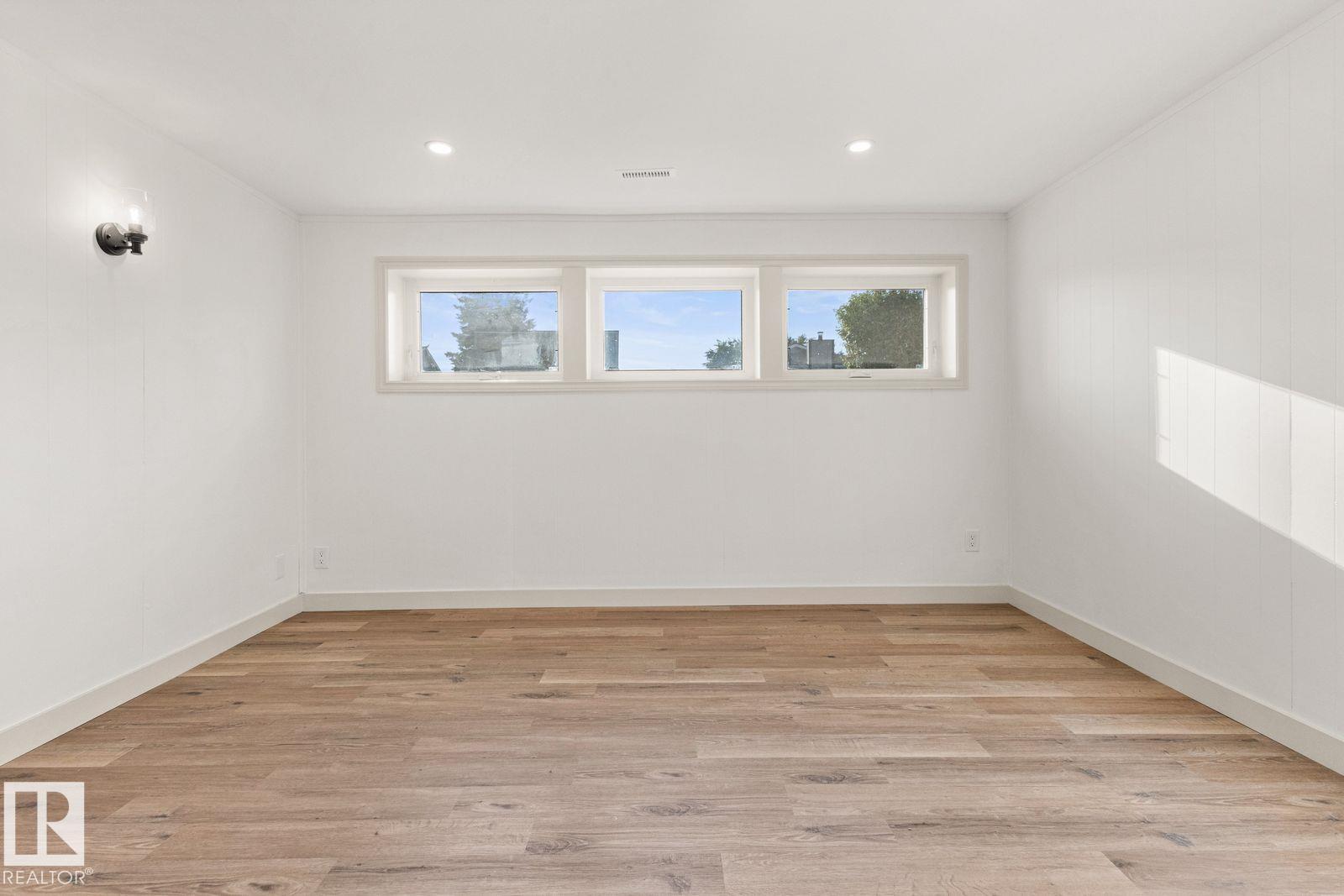 5208 10 Av Nw Property Photo 38