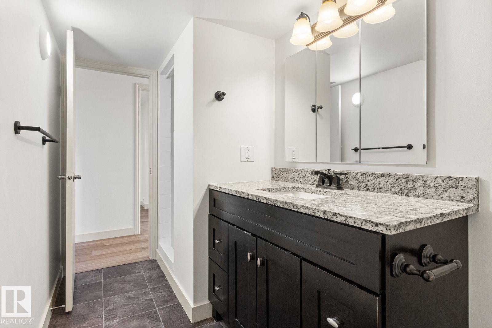 5208 10 Av Nw Property Photo 43