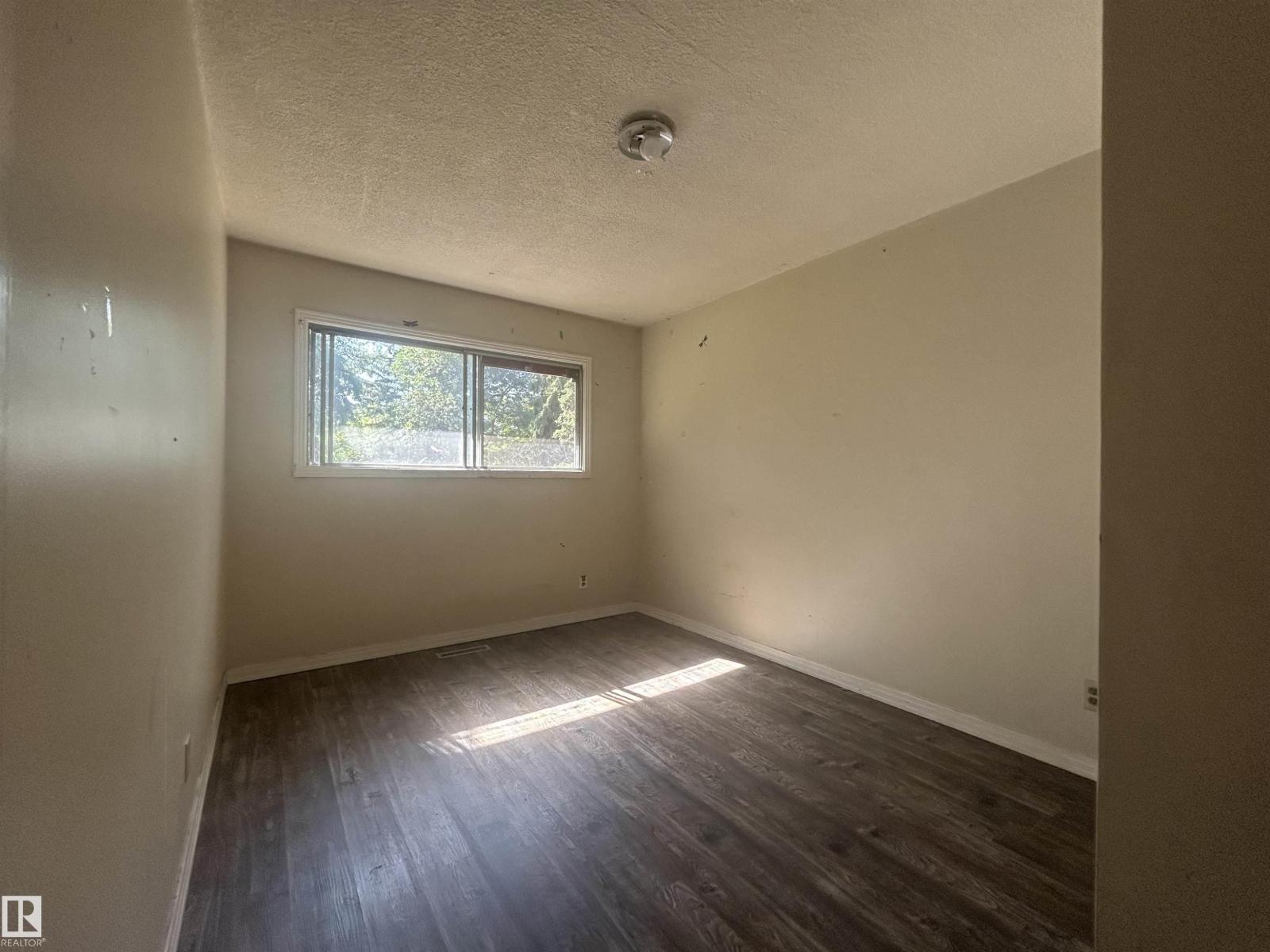 10450 69 Av Nw Property Photo 2