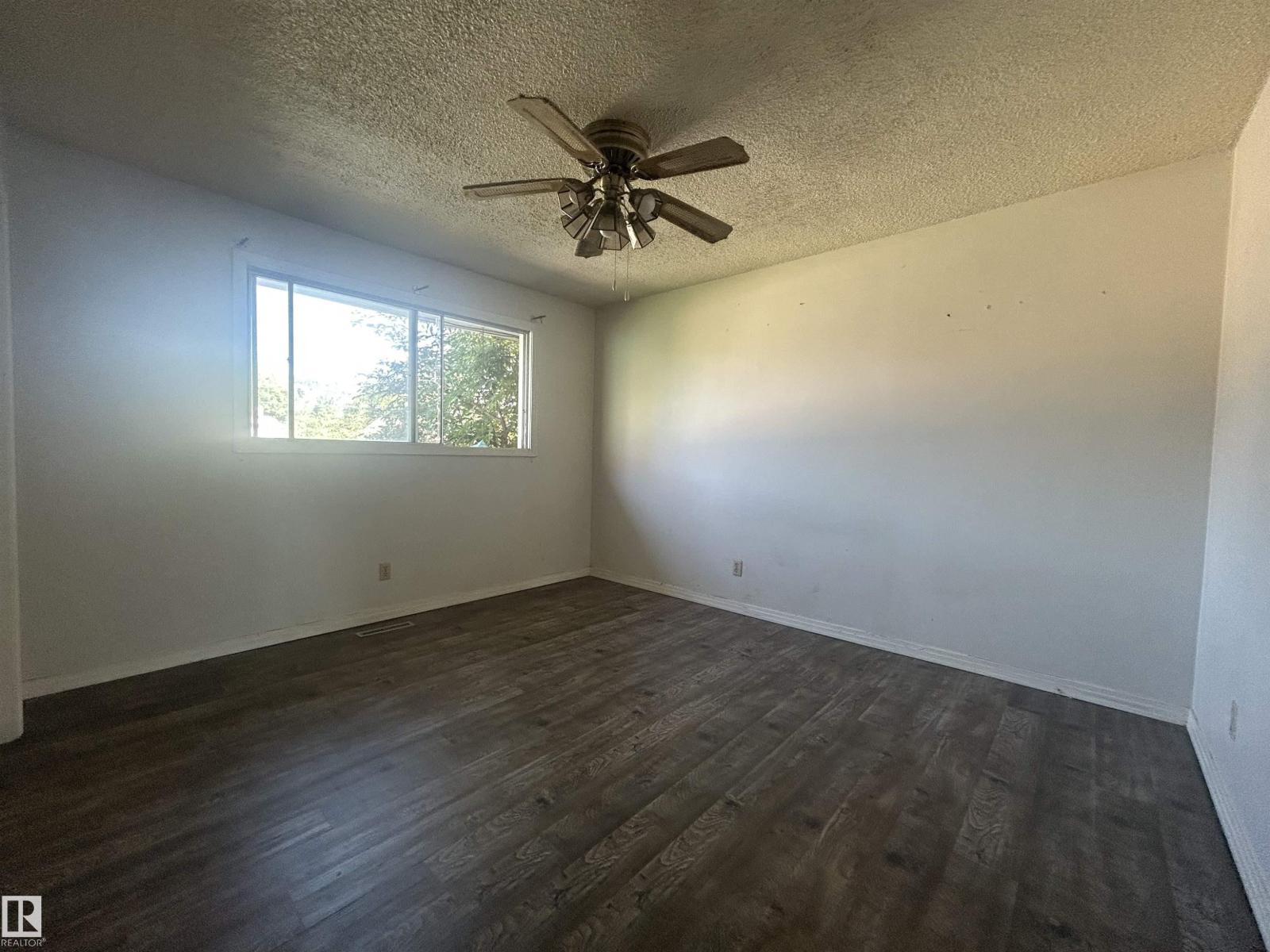 10450 69 Av Nw Property Photo 3