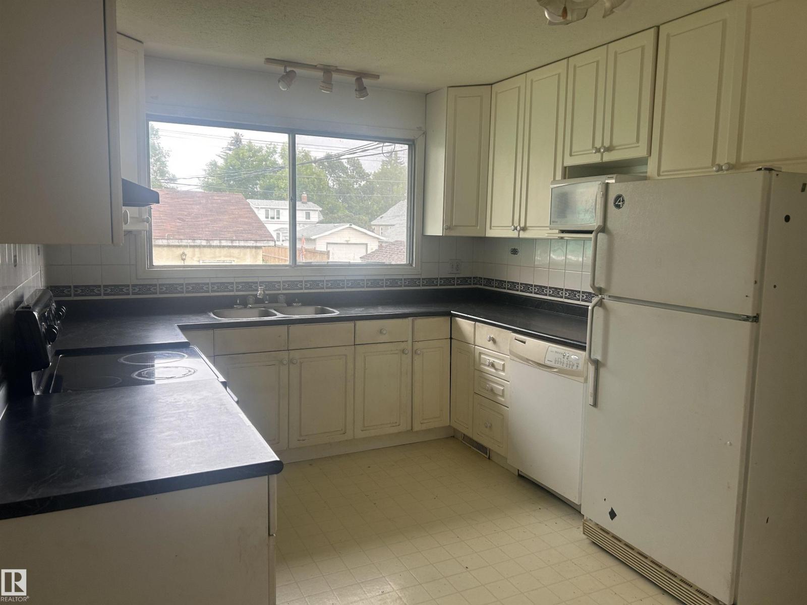 10450 69 Av Nw Property Photo 4