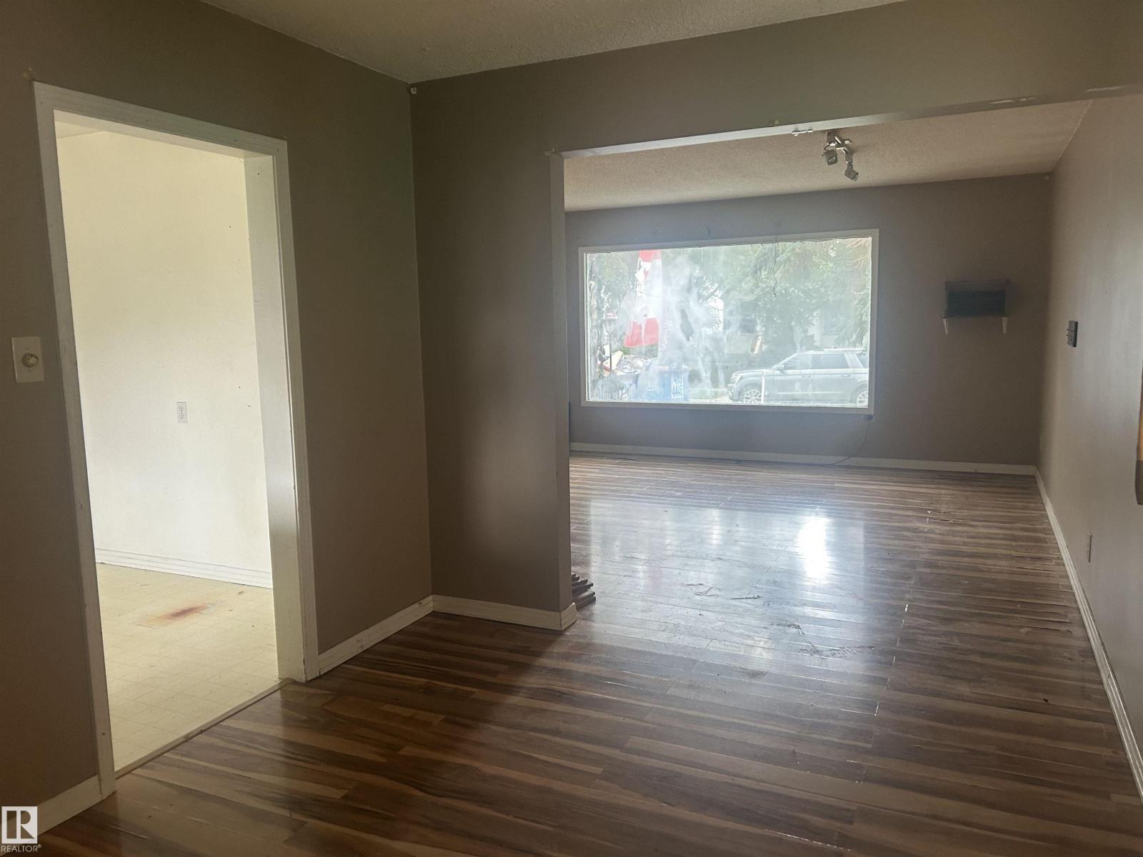 10450 69 Av Nw Property Photo 6