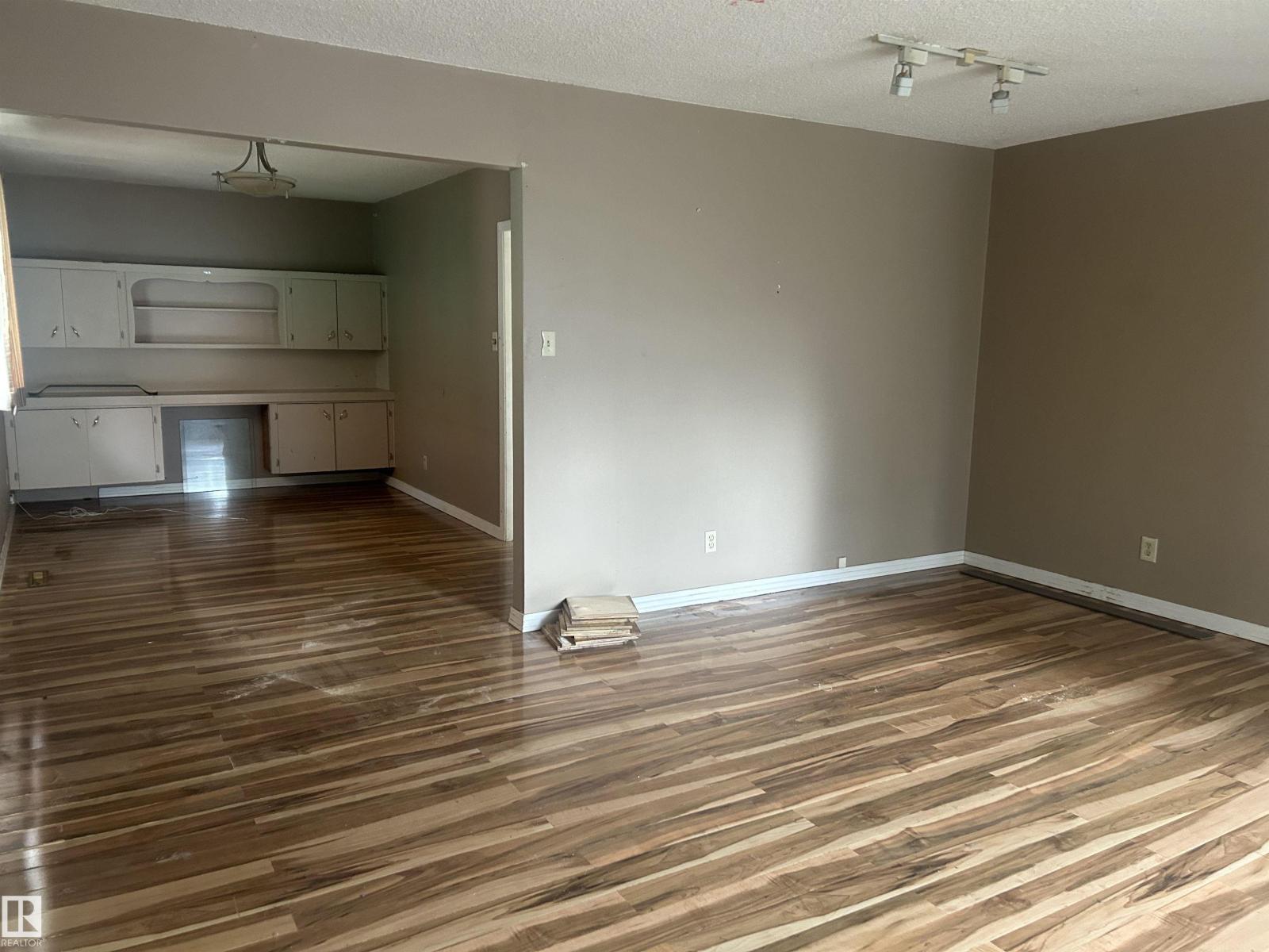 10450 69 Av Nw Property Photo 7