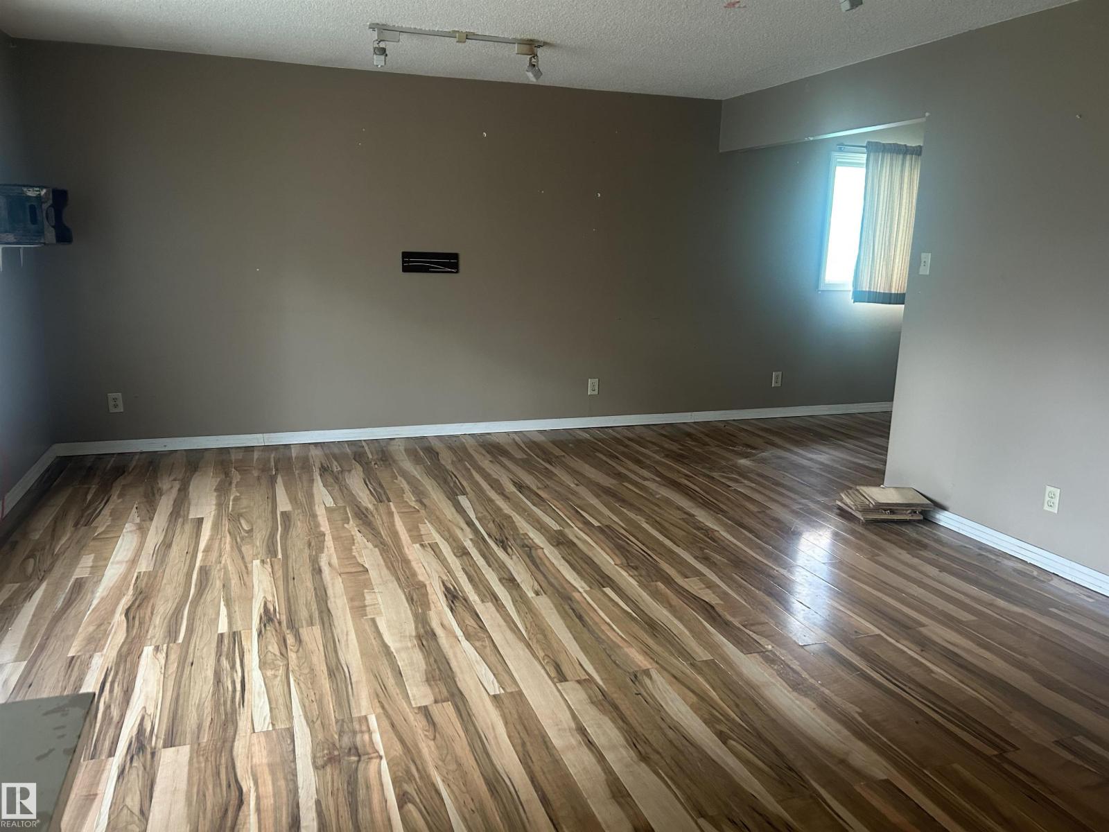10450 69 Av Nw Property Photo 8