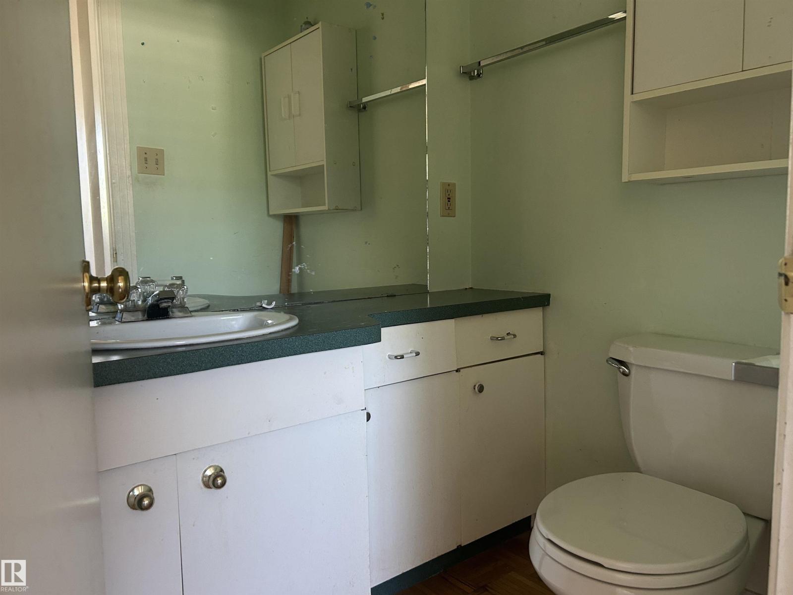 10450 69 Av Nw Property Photo 9