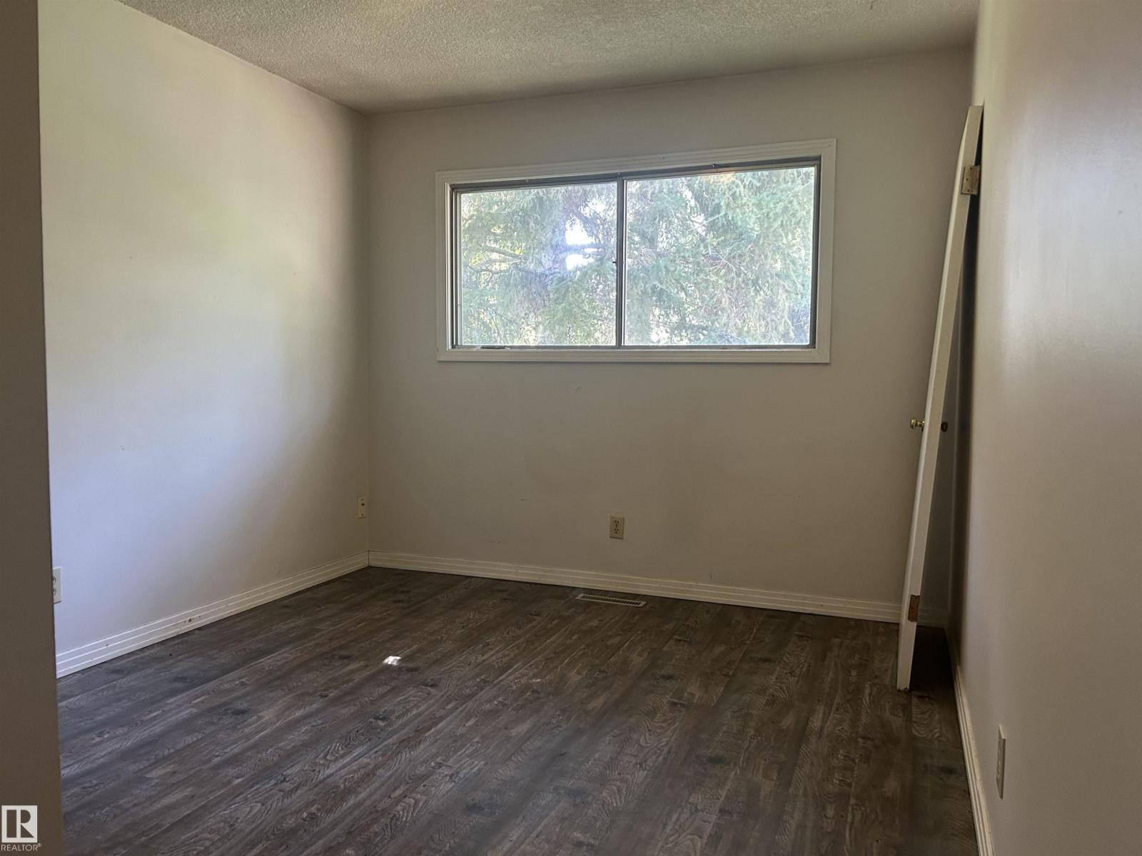 10450 69 Av Nw Property Photo 11