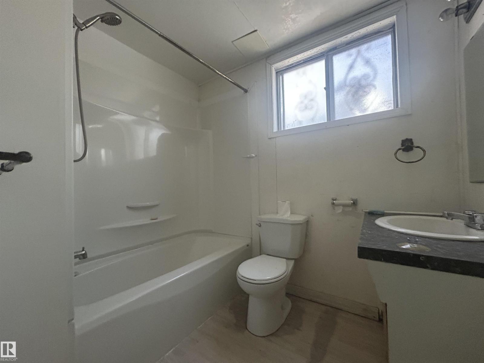 10450 69 Av Nw Property Photo 14