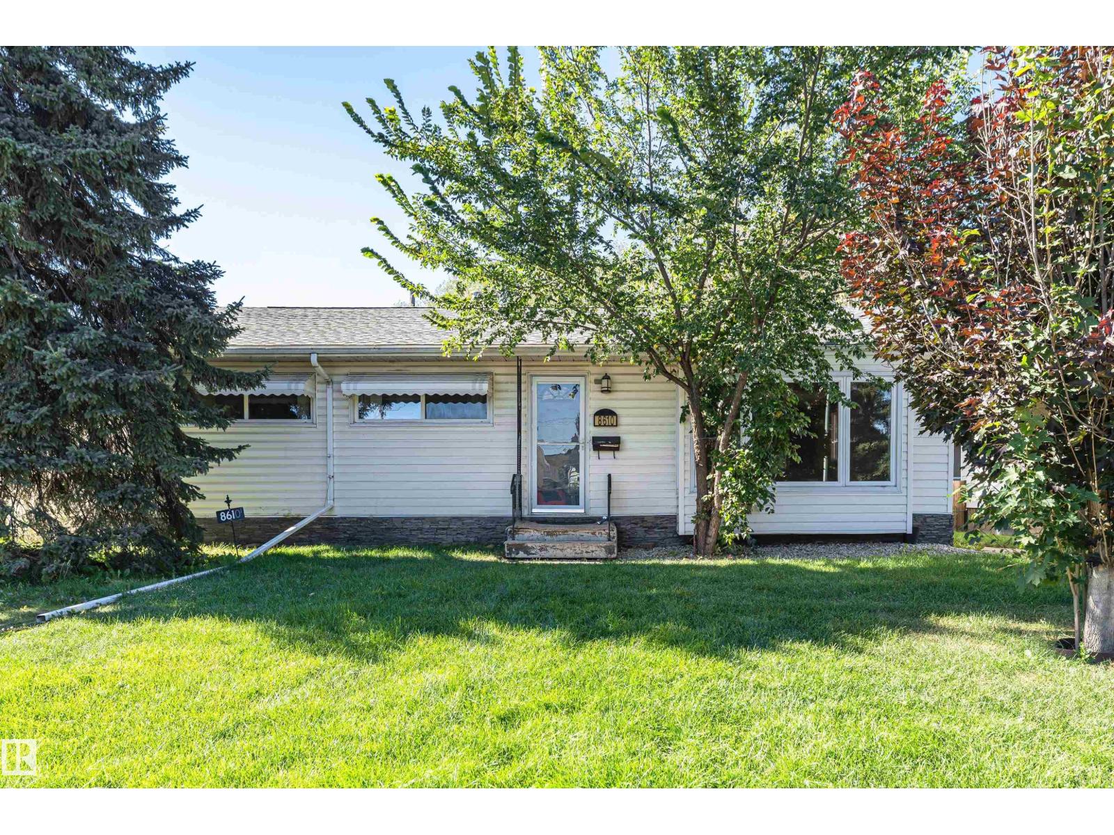 8610 157 St Nw Property Photo 1