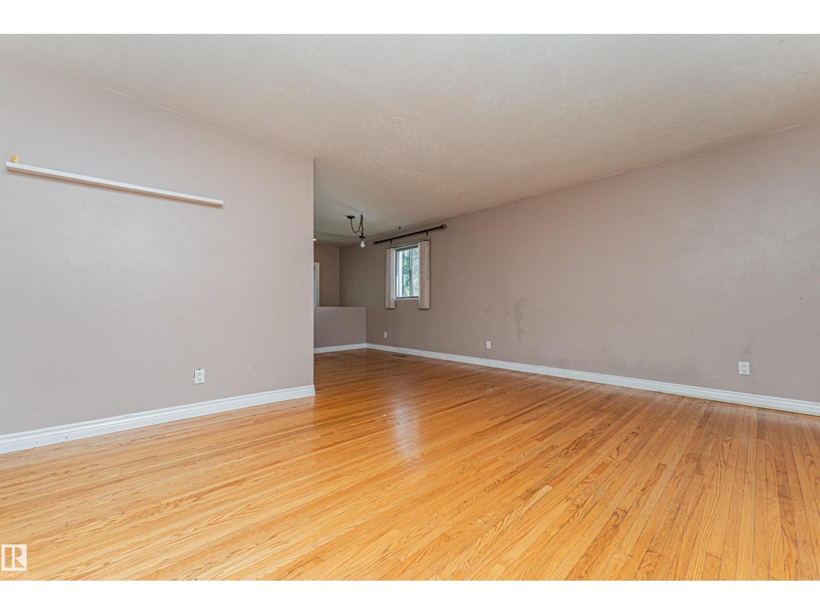 8610 157 St Nw Property Photo 6