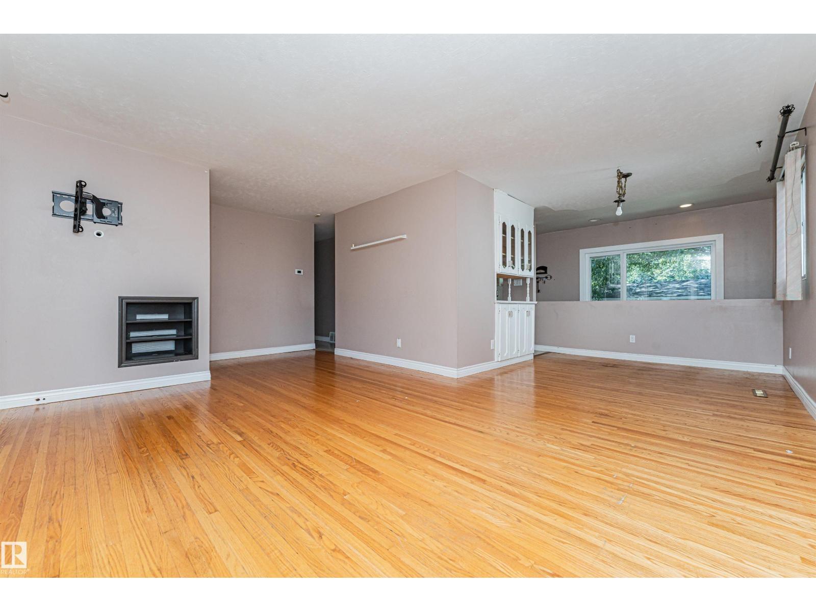 8610 157 St Nw Property Photo 8