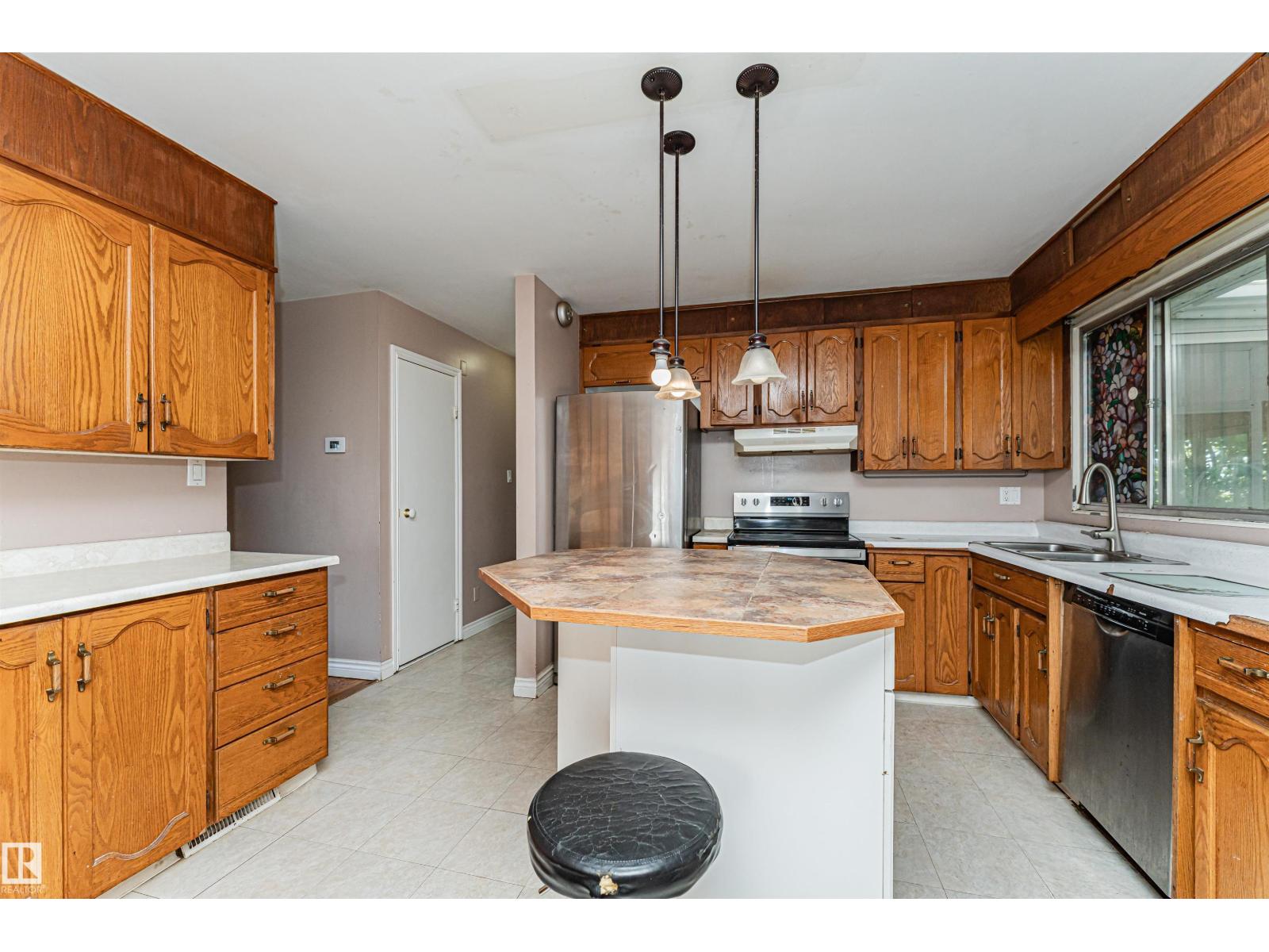 8610 157 St Nw Property Photo 10