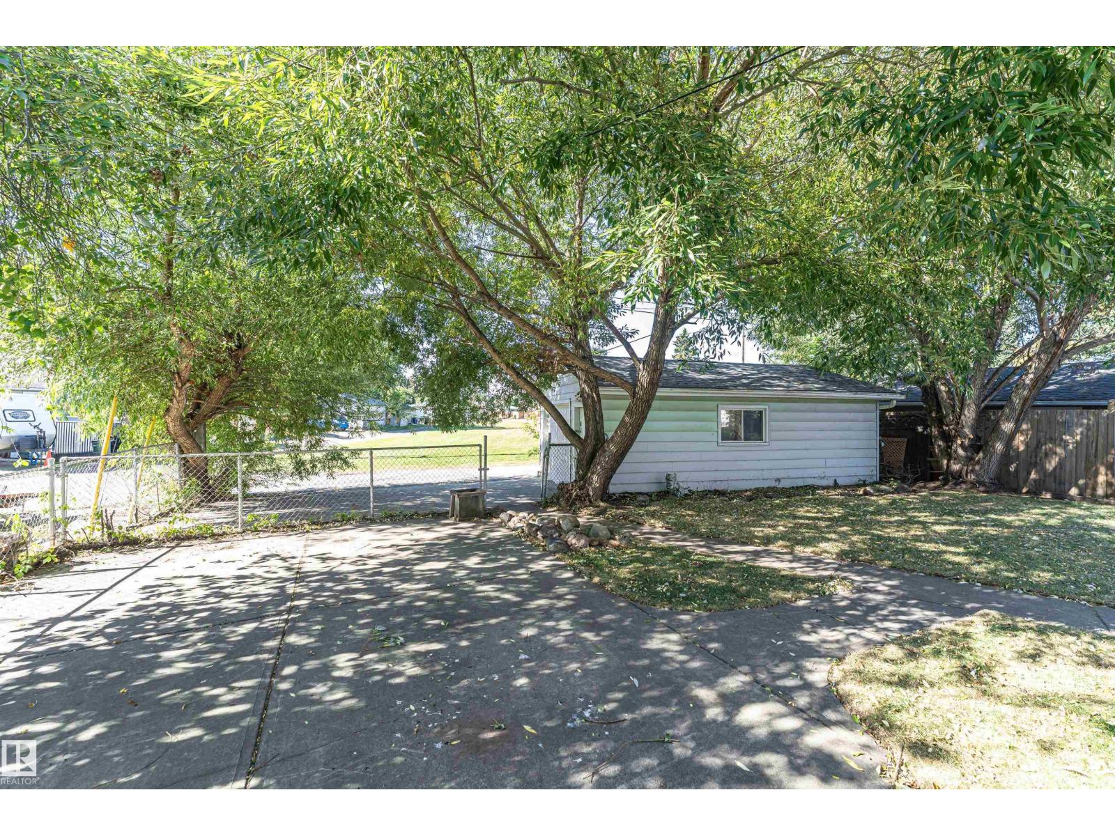 8610 157 St Nw Property Photo 32