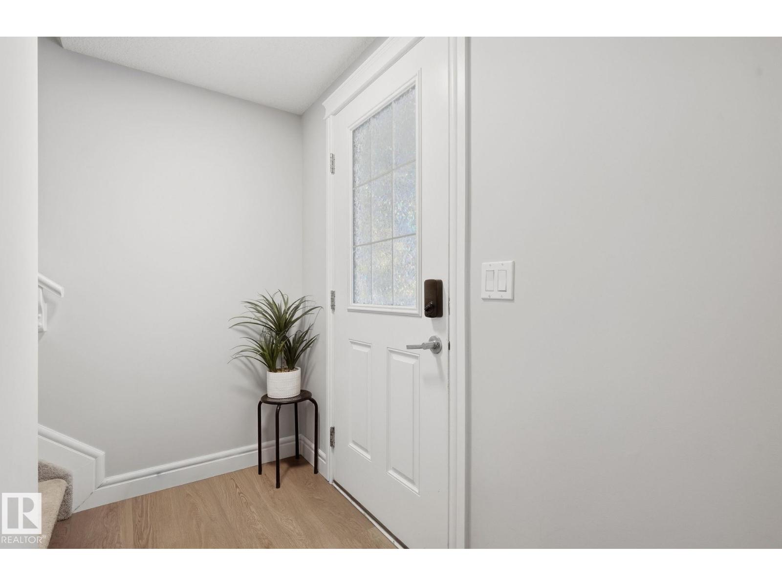 #52 16335 84 St Nw Property Photo 4