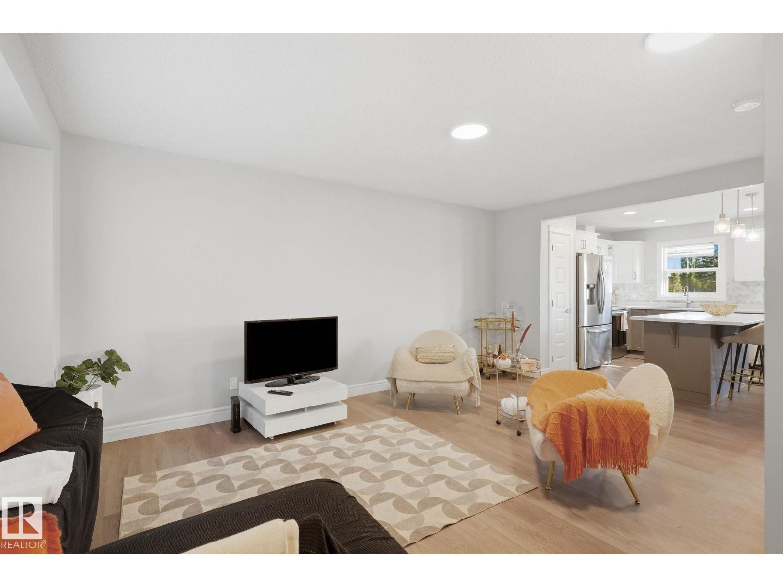 #52 16335 84 St Nw Property Photo 5