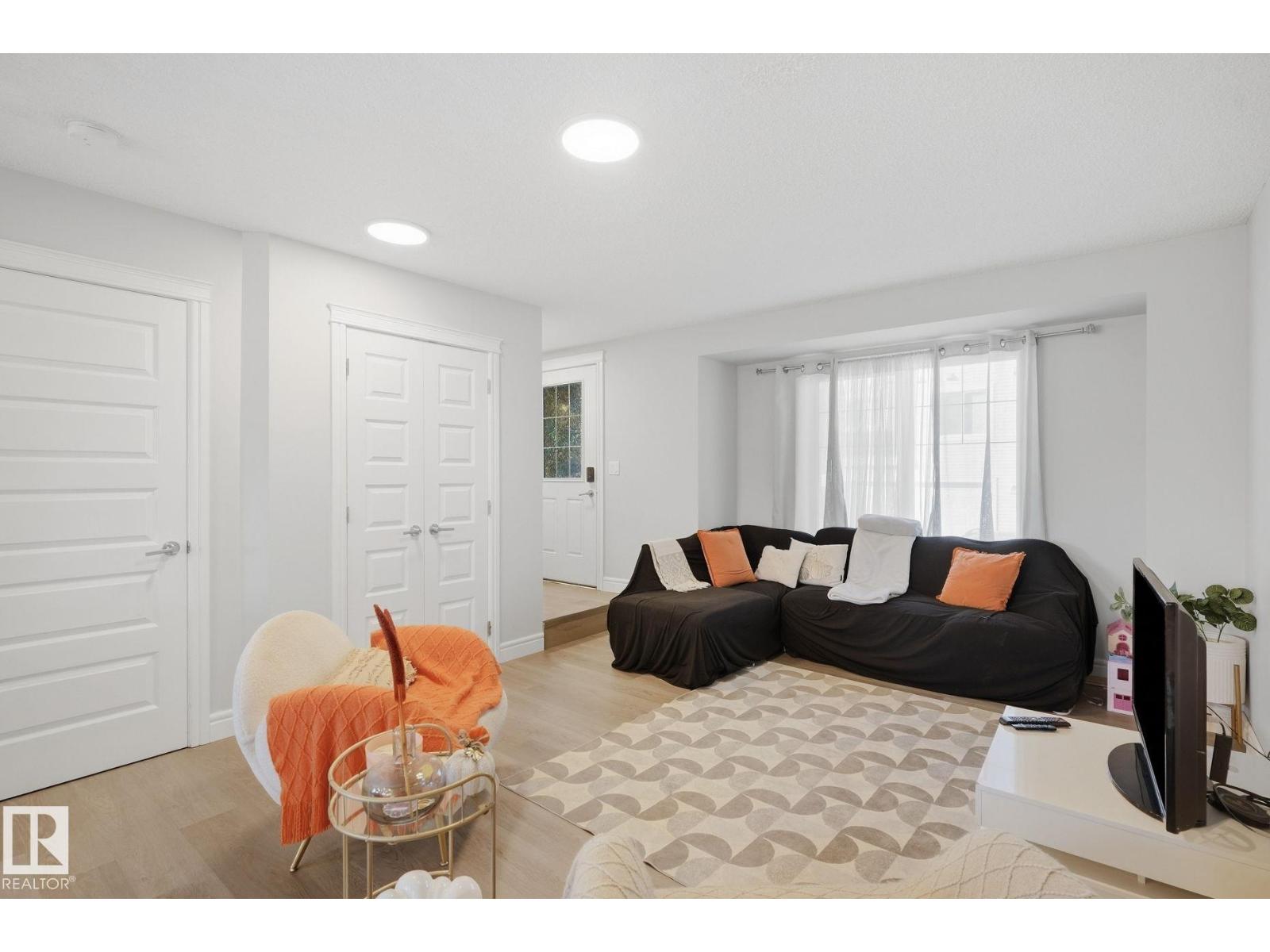 #52 16335 84 St Nw Property Photo 7