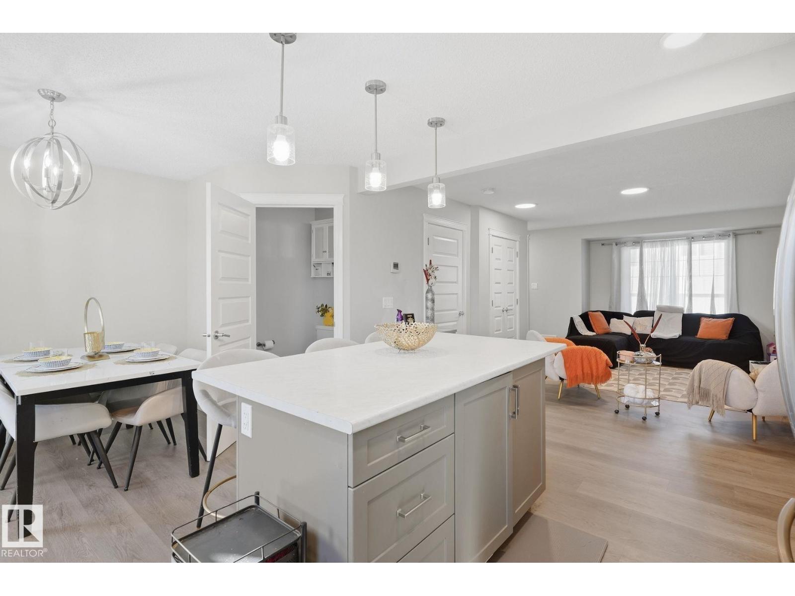 #52 16335 84 St Nw Property Photo 14