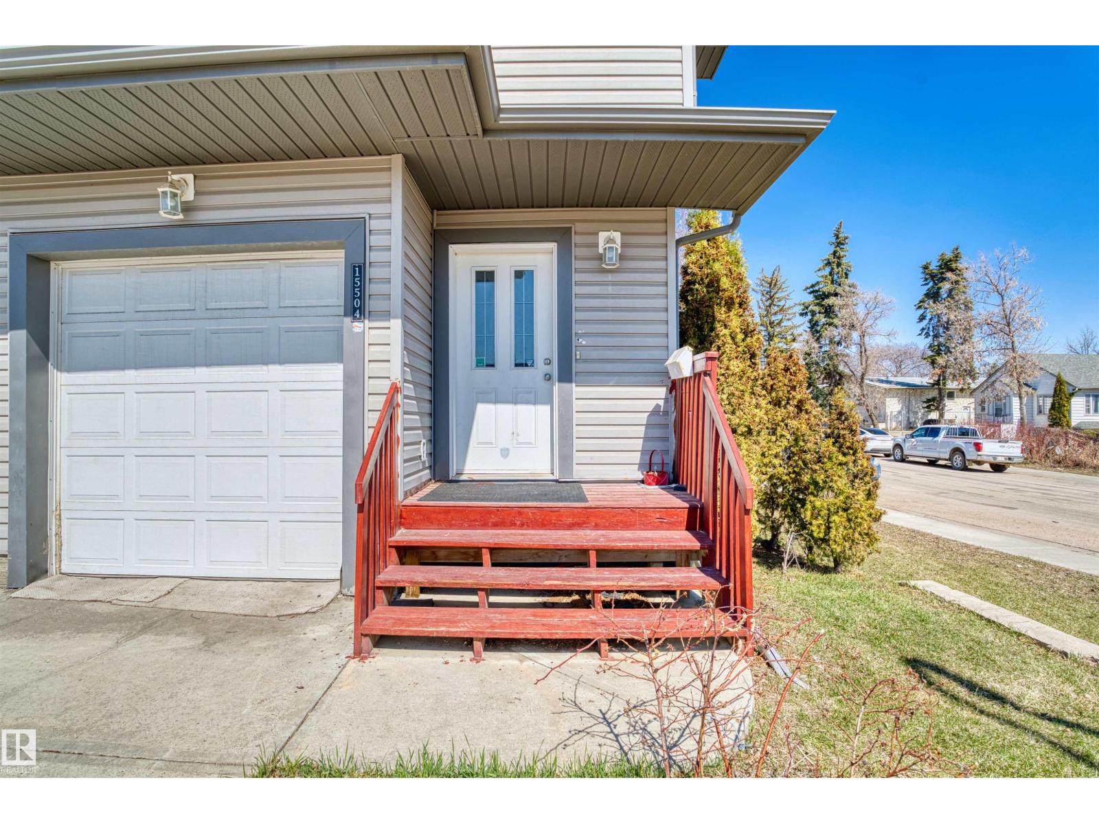 15504 102 Av Nw Property Photo 2