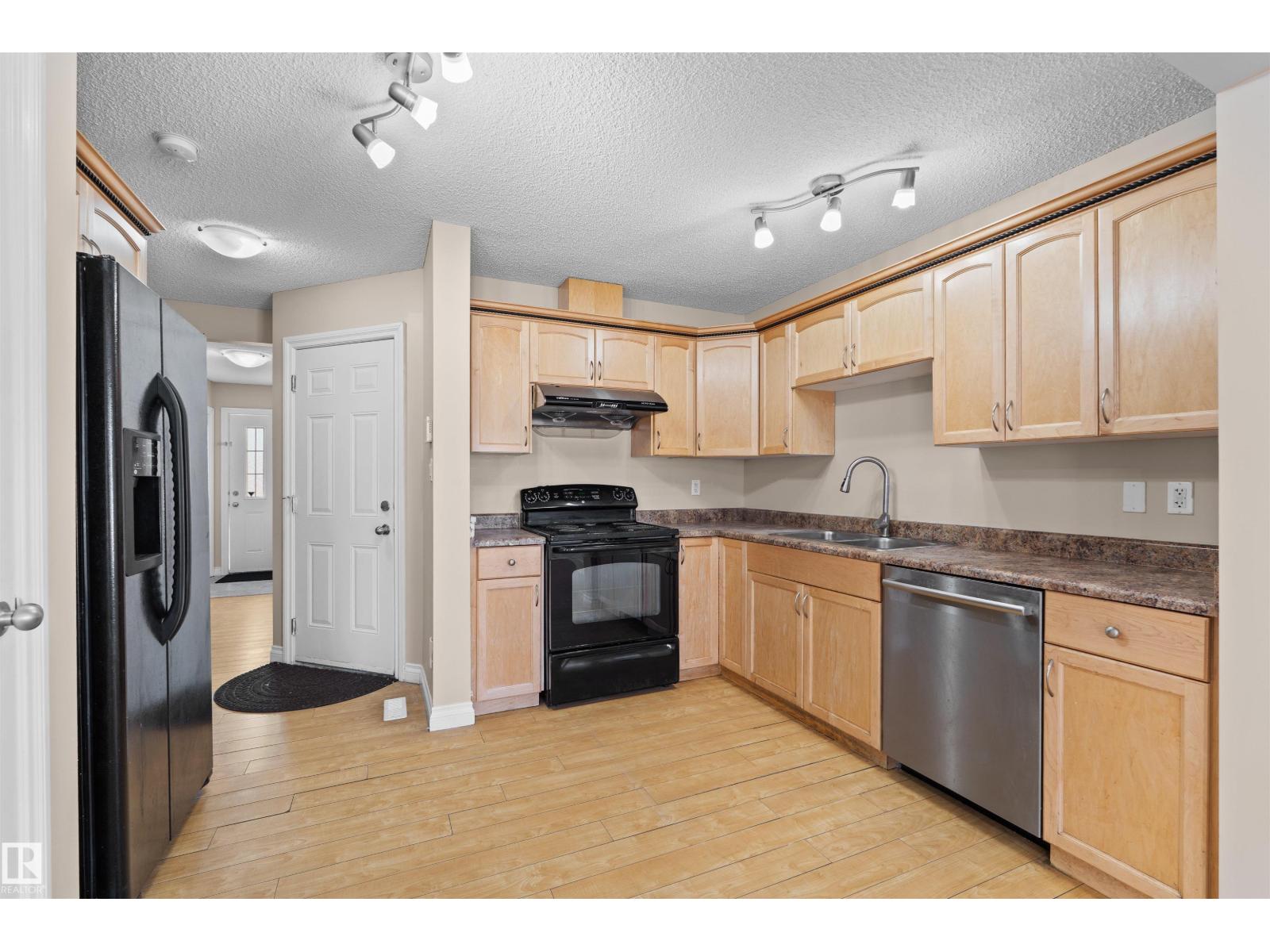 15504 102 Av Nw Property Photo 3