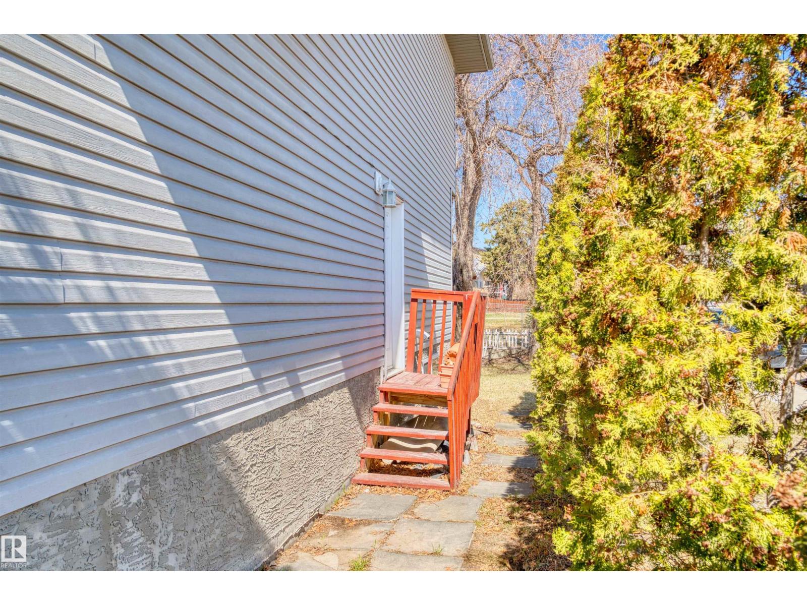 15504 102 Av Nw Property Photo 30
