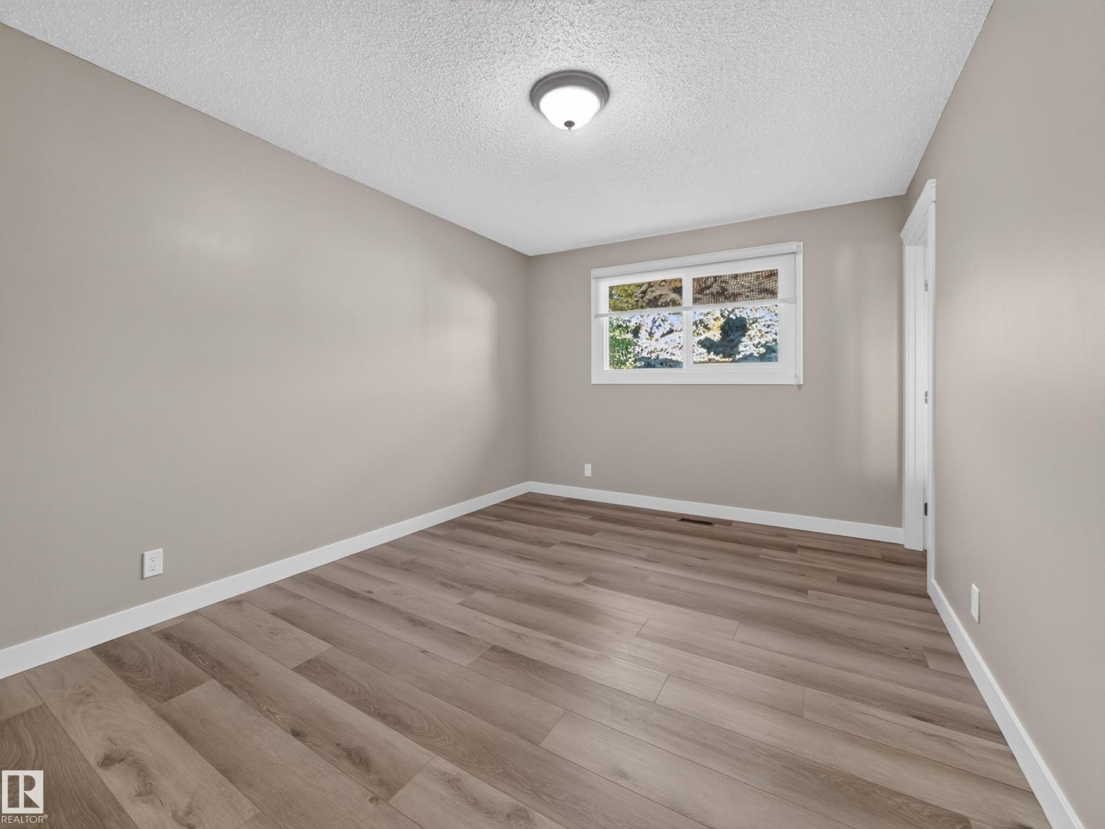 34 Penguin Cr Property Photo 24