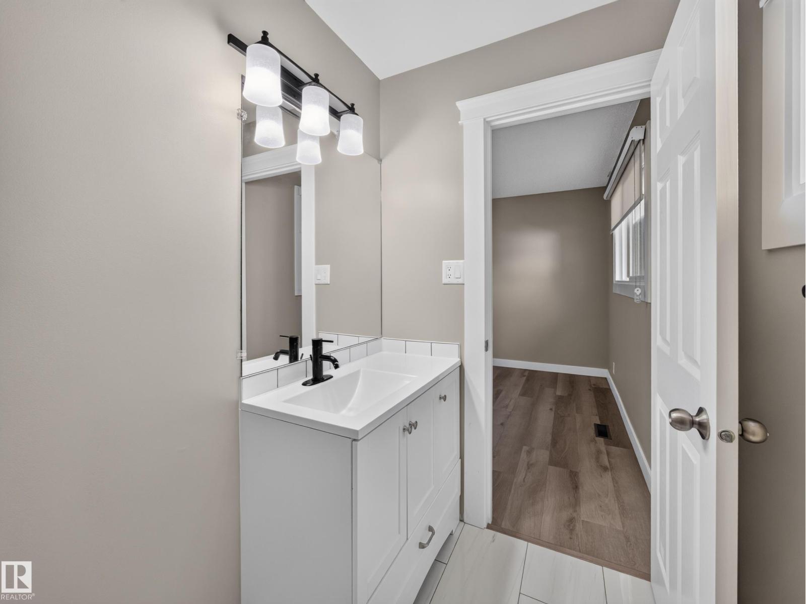 34 Penguin Cr Property Photo 25