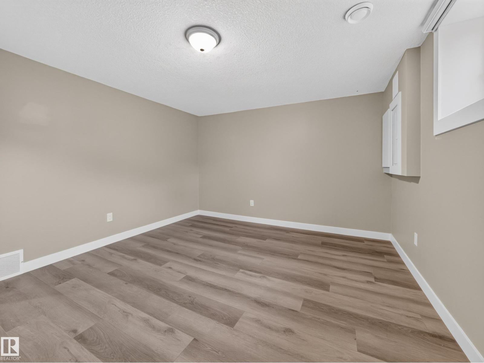 34 Penguin Cr Property Photo 43