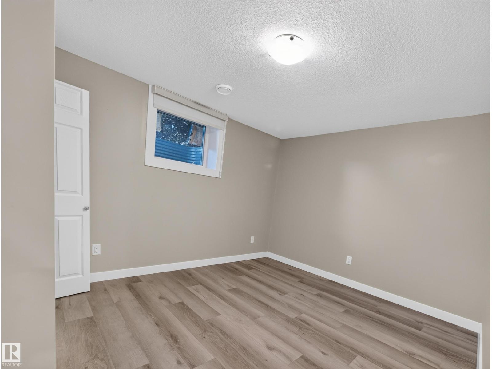 34 Penguin Cr Property Photo 46