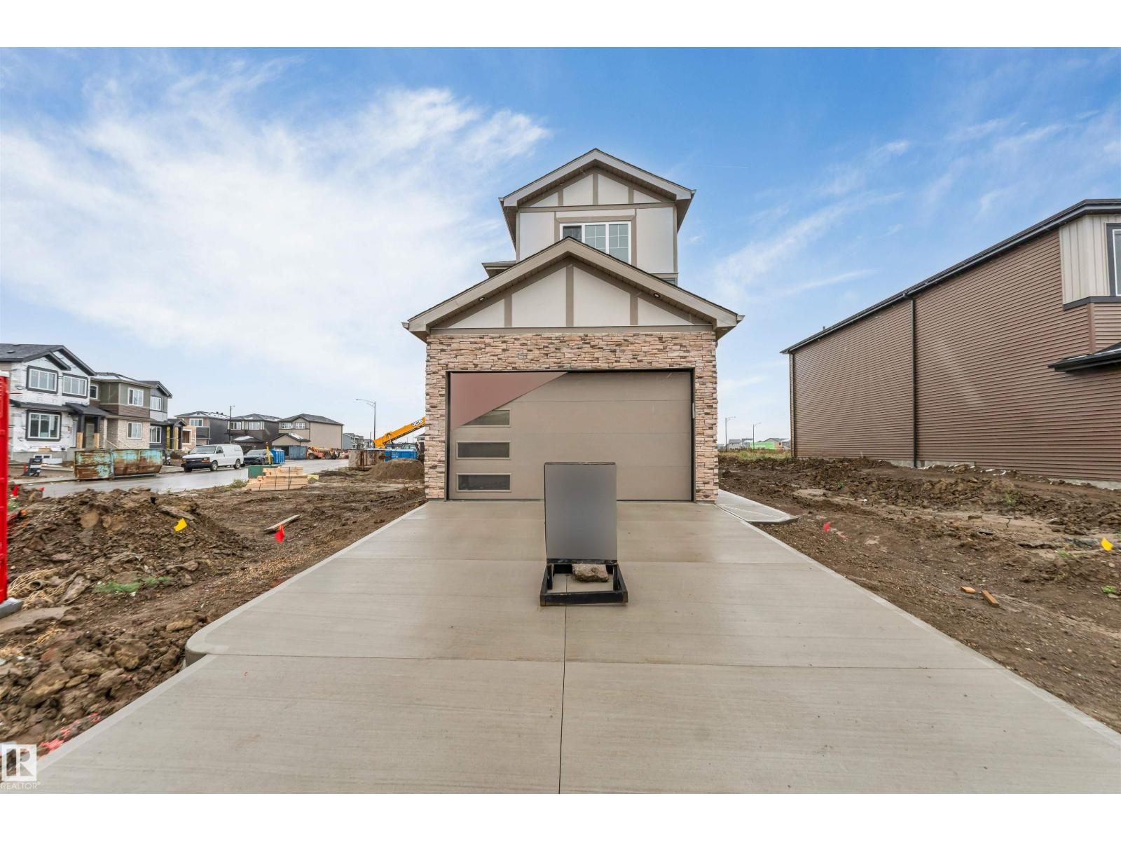 22538 83A AV NW Property Photo 1