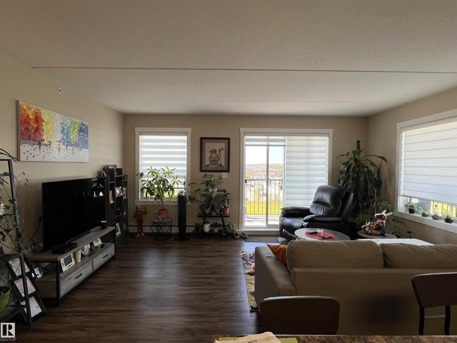 #307 4002 47 St. Property Photo 2