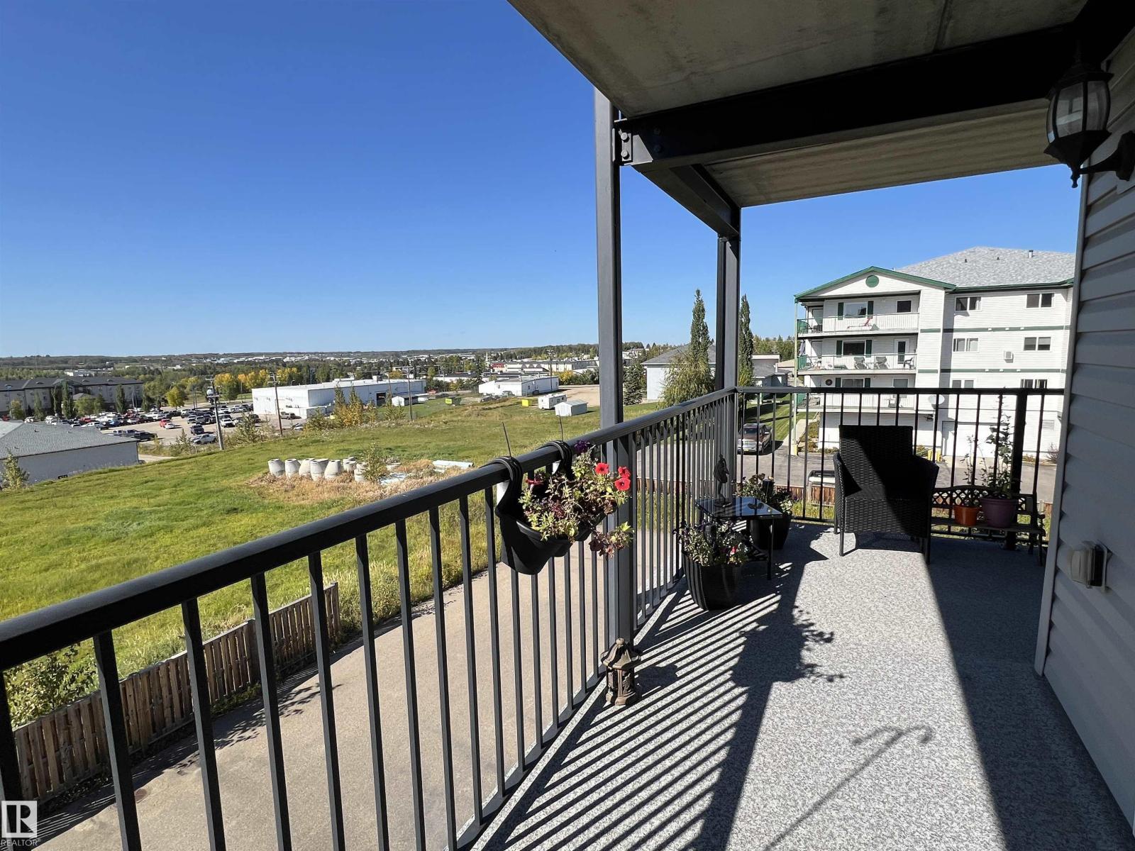 #307 4002 47 St. Property Photo 16
