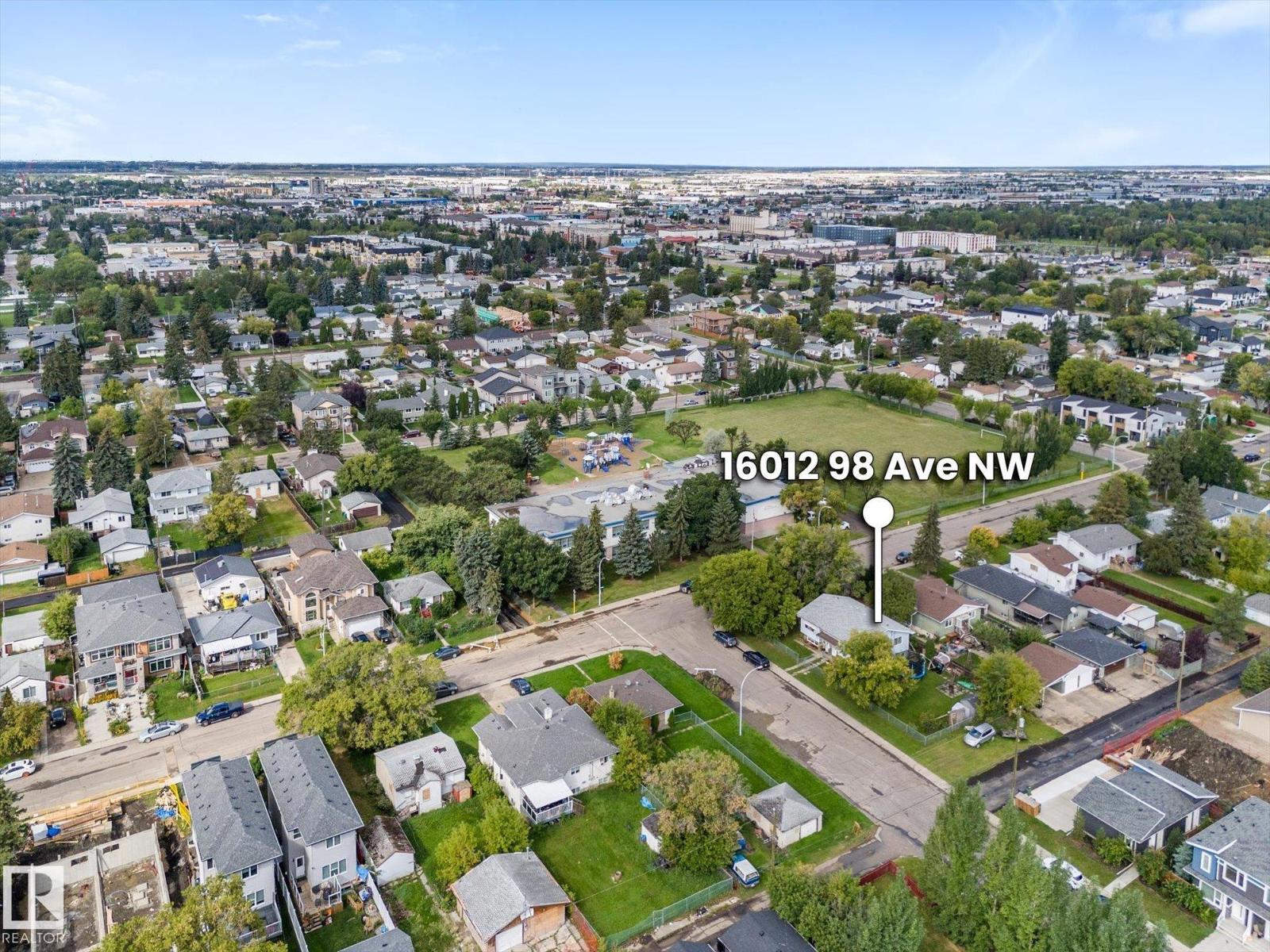 16012 98 Av Nw Property Photo 3