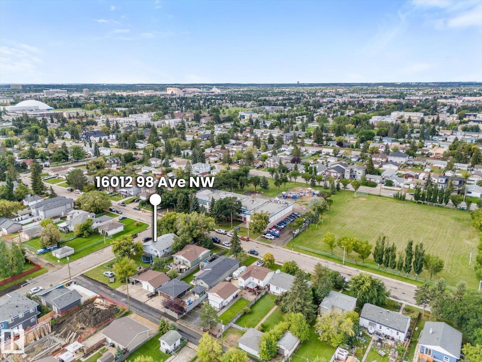 16012 98 Av Nw Property Photo 4
